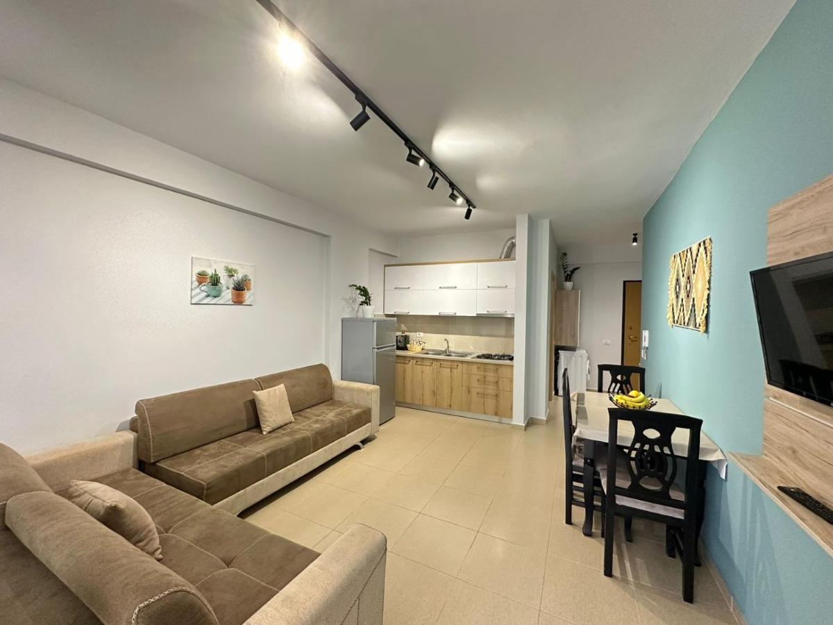Trea Accomodations - On Private Beach With Sunbed & Umbrella Vlorë 外观 照片