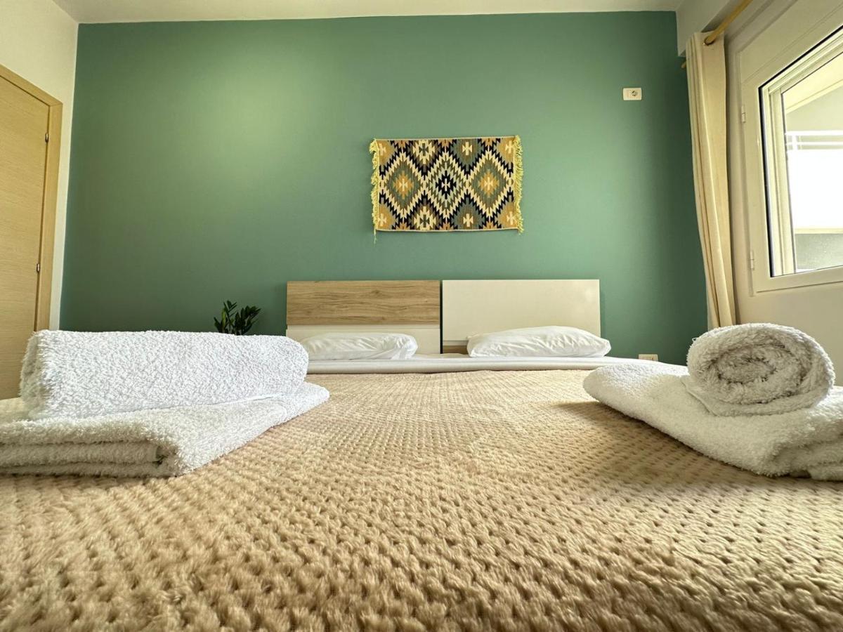 Trea Accomodations - On Private Beach With Sunbed & Umbrella Vlorë 外观 照片